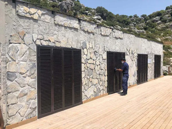 doga-harikasi-koyda-kacak-villa-sure-tamamlandi-yikim-icin-calismalar-basladi-1617705353998.jpg Doğa harikası koyda kaçak villa! Süre tamamlandı! Yıkım için çalışmalar başladı-6