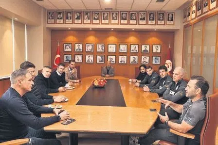 spor-bakani-kasapoglu-fair-play-ruhuyla-dunyaya-guclu-bir-mesaj-verecegiz-1677807031665.jpeg Spor Bakanı Kasapoğlu: Fair play ruhuyla dünyaya güçlü bir mesaj vereceğiz-6