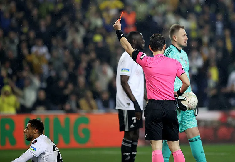 Spor yazarları Fenerbahçe - Beşiktaş derbisini değerlendirdi! İşte o yazılar - 6