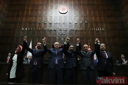 Başkan Erdoğan AK Parti’ye katılan 5 belediye başkanına rozetlerini taktı!