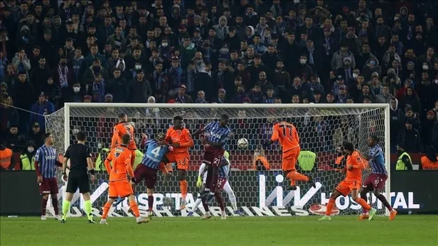 super-ligde-sezonun-ilk-yarisi-sona-erdi-trabzonspordan-buyuk-fark-iste-puan-durumu-1640639091090.jpeg Süper Lig'de sezonun ilk yarısı sona erdi: Trabzonspor'dan büyük fark! İşte puan durumu-2