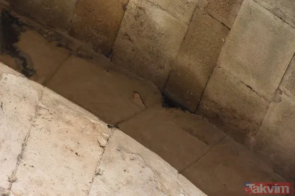 Sivas'ta Şifaiye Medresesi'nin restorasyonundan ana eyvan kemerinin taşları arasında inşaat malası unutuldu - 2