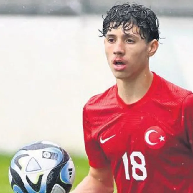 Norwich City’den flaş hamle: Türk sol bek ile anlaştı!