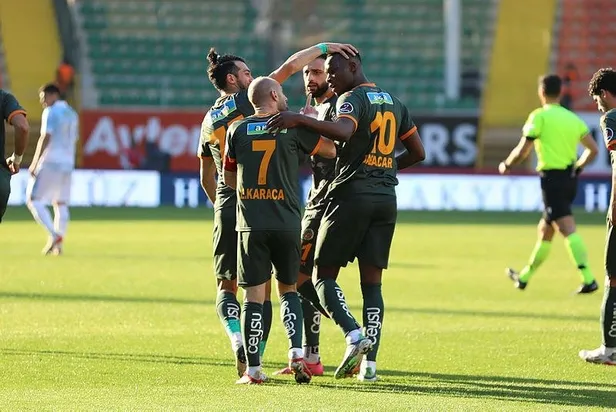 Alanya'da puanlar bölüşüldü! Aytemiz Alanyaspor 1-1 Medipol Başakşehir (MAÇ SONUCU-ÖZET)-2