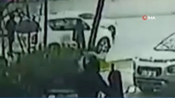 istanbulda-milyonluk-vurgun-dakikalar-icinde-para-dolu-cantayi-caldilar-1642490572783.jpg İstanbul'da milyonluk vurgun! Dakikalar içinde para dolu çantayı çaldılar-5