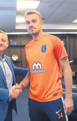 Mert Günok resmi imzayı attı