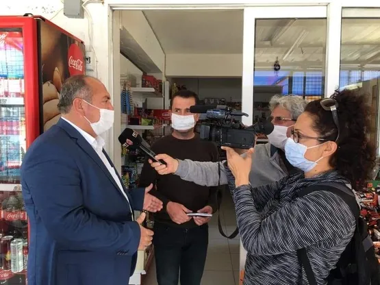 chpnin-hayirsever-reklamcisi-yine-isbasinda-1588191667624.jpeg CHP Fethiye İlçe Başkanı Mehmet Demir vatandaşın borcunu reklam malzemesi yaptı!-1