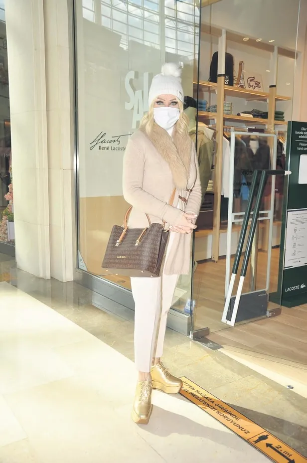 billur-kalkavandan-kadinlari-kizdiracak-sozler-estetikciden-once-kafalarinin-icini-doldursunlar-1642621008934.jpeg Billur Kalkavan'dan kadınları kızdıracak sözler! " Estetikçiden önce kafalarının içini doldursunlar..."-7