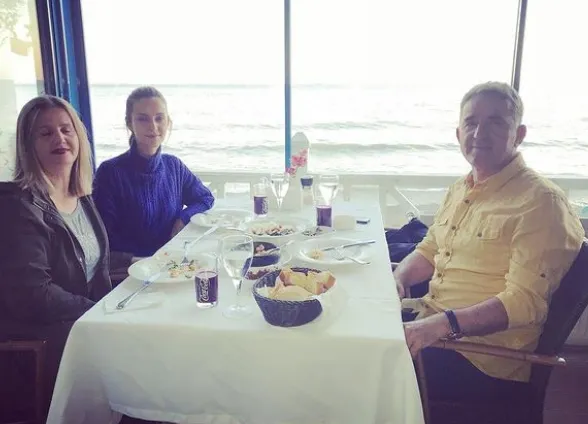 Psikolog İpek karakteriyle İrem Helvacıoğlu gönülleri fethetmeye geliyor! Baş Belası 1. bölüm ile Atv'de başlıyor!-8