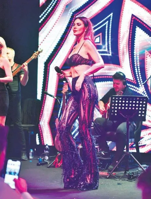 Demet Şener, iş insanı Tolga Arman’la ilk kez fotoğraf paylaştı-7