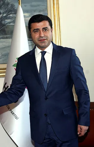 CHP lideri Kemal Kılıçdaroğlu'na adaylık golü! Destek beklediği Selahattin Demirtaş adaylığa göz kırptı