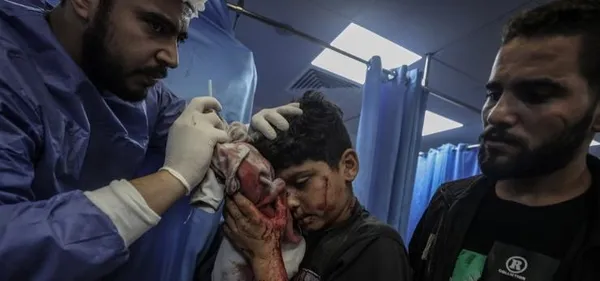 katil-israil-el-ehli-baptist-hastanesini-hedef-aldi-cok-sayida-sivil-sehit-oldu-iste-vahsetin-kan-donduran-gor-1697568804882.jpeg CANLI TAKİP | Katil İsrail El-Ehli Baptist Hastanesi'nden sonra bir okulu hedef aldı-12