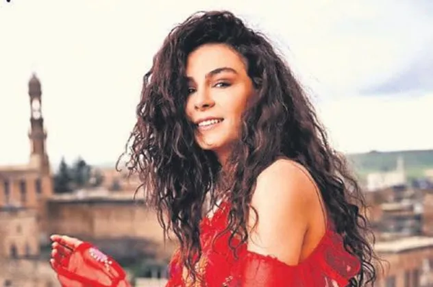 Hercai'nin Reyyan'ı Ebru Şahin'den güzel veda | 3 Mayıs 2021 magazin haberleri