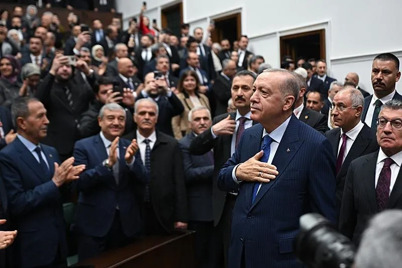 Başkan Erdoğan'dan CHP'ye ayar: Suriye devrimi üflemekle sönmez | Baas yıkılınca mı aklınız başınıza geldi? | Özgür Özel'e "kırmızı kart" göndermesi-8