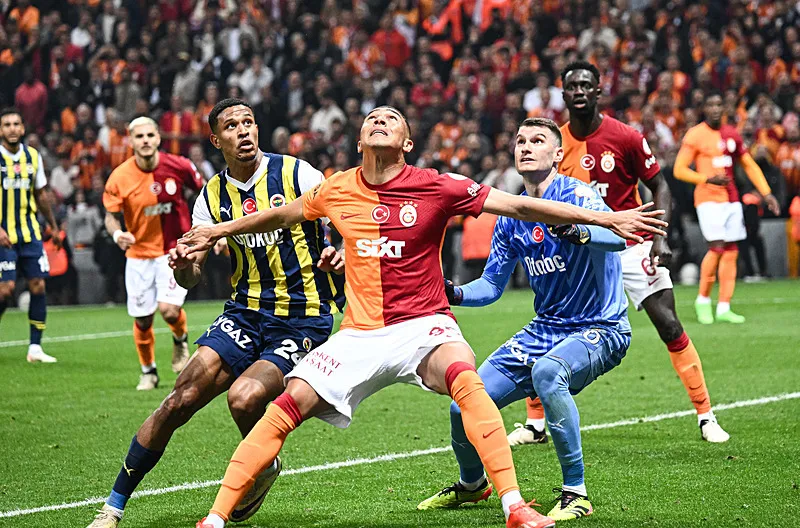 Galatasaray'da Okan Buruk'tan derbi neşteri! Yıldız isim Fenerbahçe maçının ardndan gözden çıkarıldı - 10