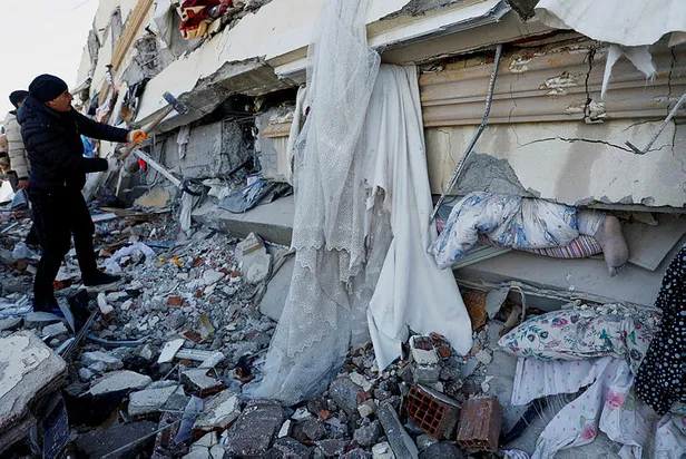 depremde-cocugum-kayboldu-ne-yapmaliyim-deprem-bolgesinde-cocuguma-yakinima-ulasamiyorum-nereye-basvurabilirim-1675796894792.jpg Depremde çocuğum kayboldu, ne yapmalıyım? Adım adım izlenecek yollar! Deprem bölgesinde çocuğuma yakınıma ulaşamıyorum, nereye başvurabilirim?-3