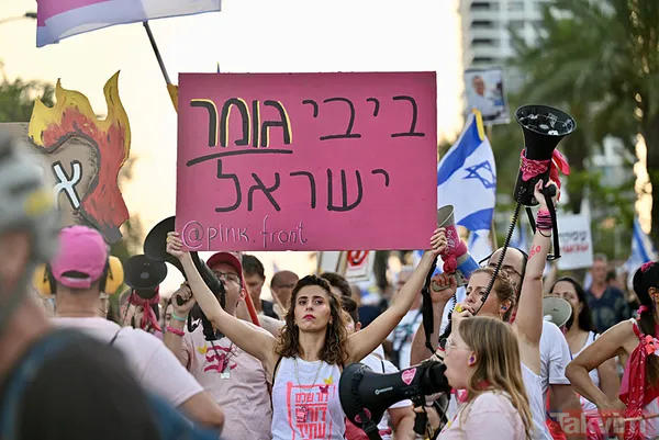 Tel Aviv'de isyan ateşi büyüyor! Katil Netanyahu'nun istifası için on binlerce İsrailli yine sokaklara akın etti - 2