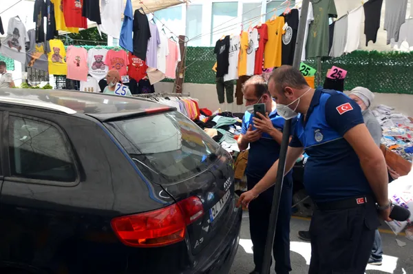 avcilarda-pazar-kurulacak-sokakta-unutulan-otomobil-tasinarak-tezgah-icin-yer-acildi-1625121943119.jpg Avcılar'da pazar kurulacak sokakta unutulan otomobil taşınarak tezgah için yer açıldı-6