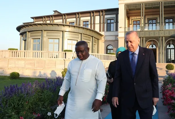 baskan-erdogan-sierra-leone-cumhurbaskani-julius-maada-bio-ile-gorustu-1629219311607.jpeg