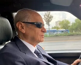 MHP Genel Başkanı Devlet Bahçeli klasik otomobiliyle Ankara'yı gezdi