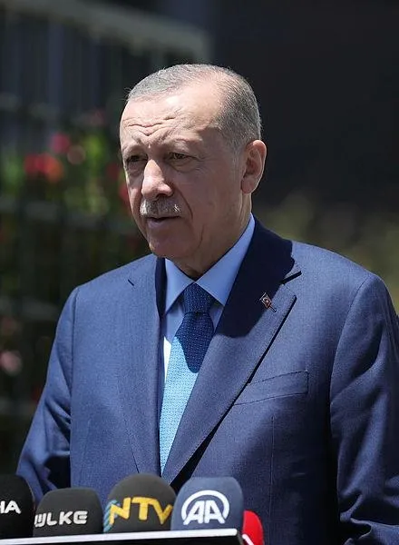 baskan-erdogan-cuma-namazi-cikisi-gundemi-degerlendirerek-yunanistana-sert-mesaj-verdi-1655506035949.jpeg Başkan Erdoğan cuma namazı çıkışı gündemi değerlendirerek, Yunanistan'a sert mesaj verdi-6