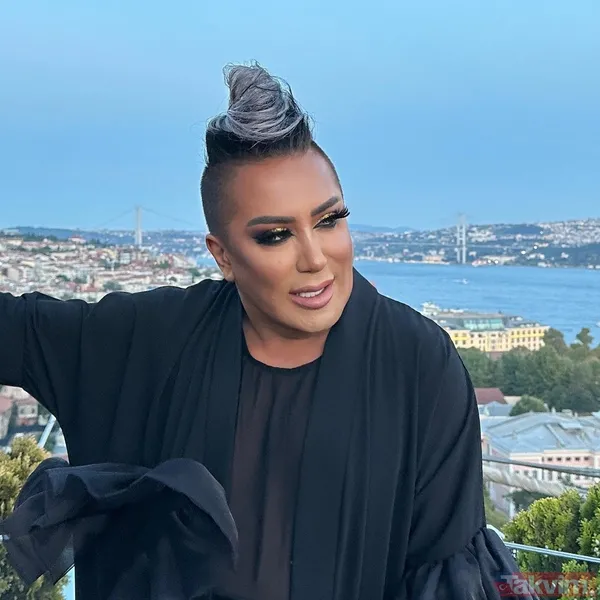 Övüç o anları "Büyük Bülent Ersoy lütfettiler özrümü kabul ettiler. Türk sanat müziğinin tek divası sizi seviyorum saygılarımı iletiyorum" notuyla Instagram...