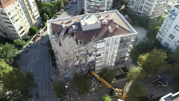 izmir-depreminde-yikilan-karagul-apartmanina-da-daha-once-curuk-raporu-verildigi-ortaya-cikti-1604382116646.jpg