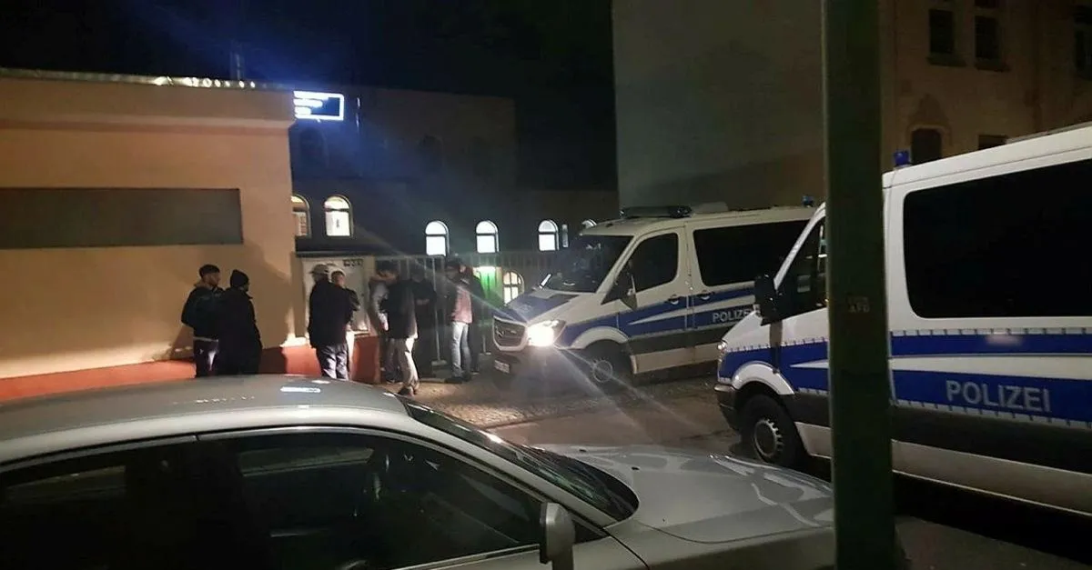 Almanya Da 3 Camiye Bomba Ihbari Takvim