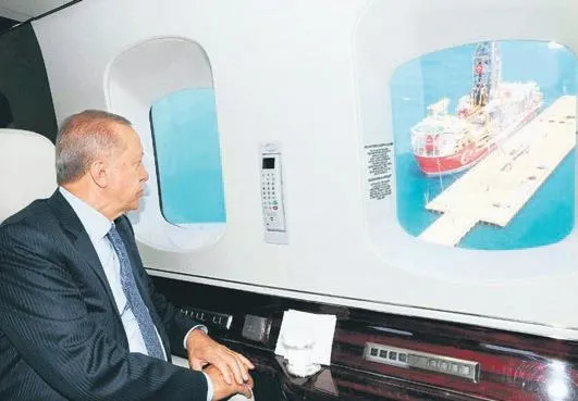 turkiyenin-4-sondaj-gemisi-abdulhamid-han-mavi-vatana-ugurlandi-1660084132710.jpeg Türkiye’nin 4. sondaj gemisi Abdülhamid Han Mavi Vatan'a uğurlandı-3