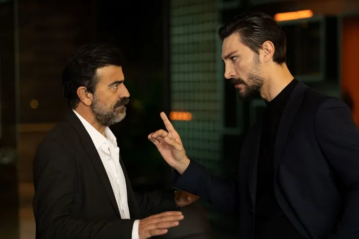 ortalik-karisacak-safir-16-bolum-2-fragmani-yayinlandi-feraye-bak-omer-yaman-bebek-1702635791219.jpg Ortalık karışacak! Safir 16. bölüm 2. fragmanı yayınlandı: “Feraye bak, Ömer Yaman bebek...”-4