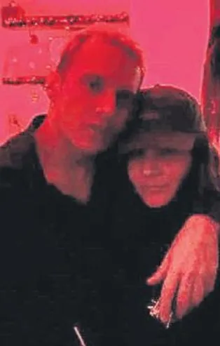 Popçu Edis ve sevgilisi Aylin Önce'den uzun aradan sonra ilk poz