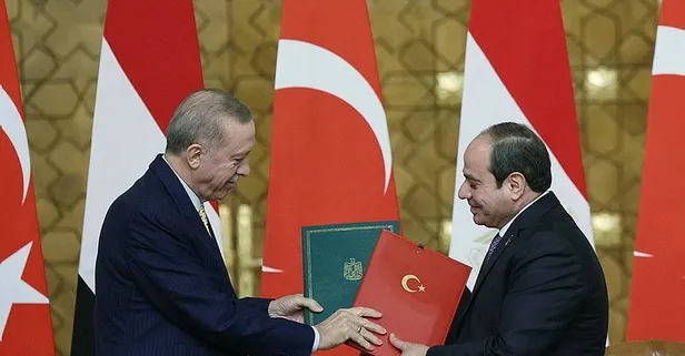 Başkan Erdoğan 12 yıl sonra Kahire'de: Kırmızı halıyla karşılandı! İki ülke arasında yeni dönem başladı