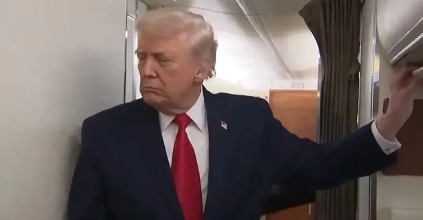Trump konuşurken üzerine kapı çarptılar! Air Force One uçağında şaşkına çeviren anlar