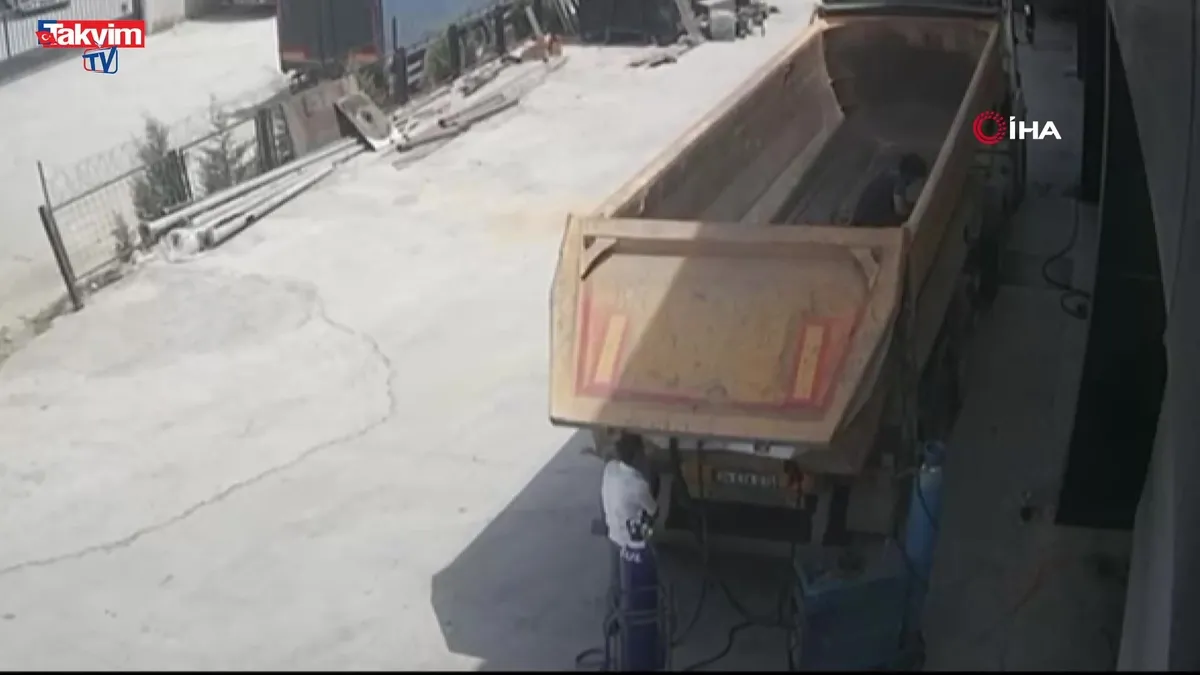 Kocaeli'de acı olay! Damperli tırın kapağı altında can verdi