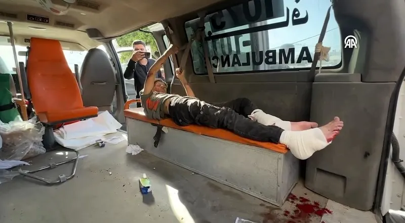 kurban-bayraminin-ilk-gunu-gazzede-evlat-acisi-9-kisi-oldu-netanyahu-durmayacagiz-dedi-1718565164913.jpg Kurban Bayramı'nın ilk günü Gazze'de evler bombalandı: 9 kişi öldü | Netanyahu 'Durmayacağız' dedi-2