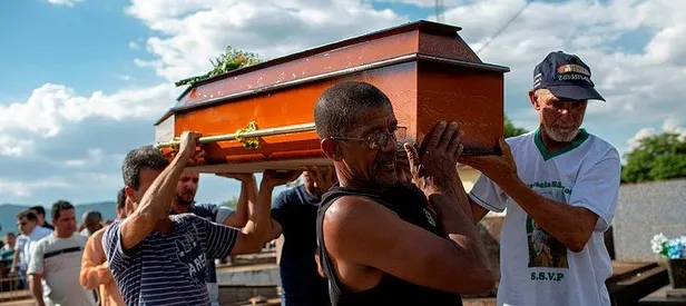 Kahreden bilanço | Yüzlerce kişi evlerini terk etti