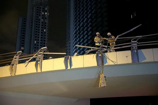 Şişli'de otomobil viyadükten düştü: 3 yaralı