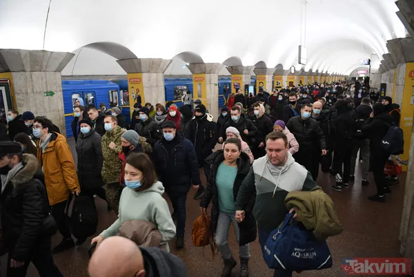 SON DAKİKA: Rusya Ukrayna'yı işgal ediyor! Savaştan en çarpıcı fotoğraflar: Halk metro istasyonlarına kaçtı... Gözlerde korku var - 33