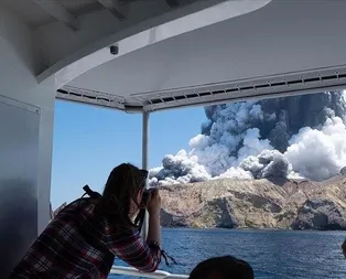 Yeni Zelandada Whaakari Yanardağı patladı: 5 ölü