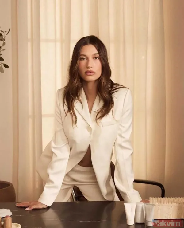 🌞 Sabah Rutini: Cildi Güne Hazırlama Hailey'nin Sabah Ritüeli, Cildi Canlandırmak Ve Makyaja Hazırlamak Üzerine Kurulmuş. Gece Boyunca Uygulanan Ürünlerin...