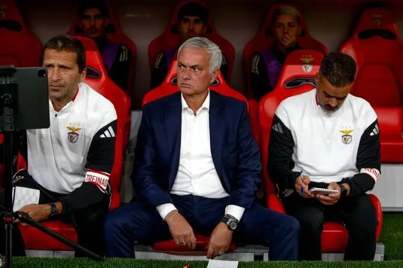 benficada-mourinho-krizi-1761126546718.jpeg Benfica'da Mourinho krizi!-2