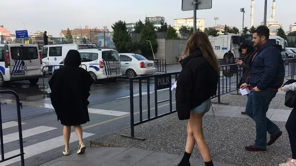 Ünlü oyuncu Feyza Civelek gözaltına alındı!-3