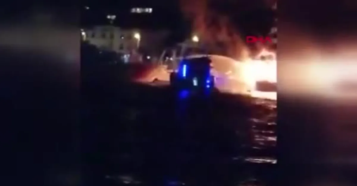Son dakika: İstanbul Bebek’te lüks tekne alev alev yandı! O anlar böyle görüntülendi