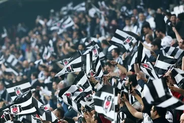 Beşiktaş taraftarı stadı terk etmiyor!