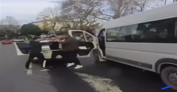 Yer: Sarıyer! Trafikte tekme tokat kavga: O anlar kamerada