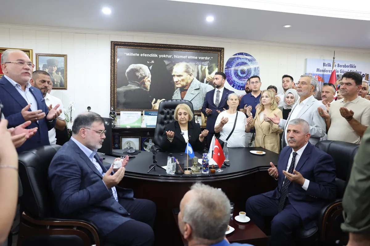 Menderes’te faturayı CHP’ye kesen Yeni Parti'de 2 fire... Becerikli ve Peker istifa etti! Başkan Şen dualarla başladı-9