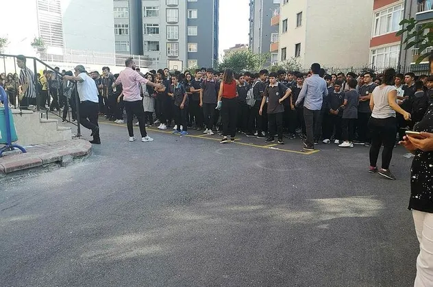 İstanbul Sancaktepe'de okulda yangın!