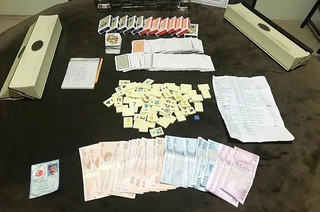 Son dakika: Antalya'da kumar baskını! 15 kişiye 71 bin 880 lira ceza kesildi