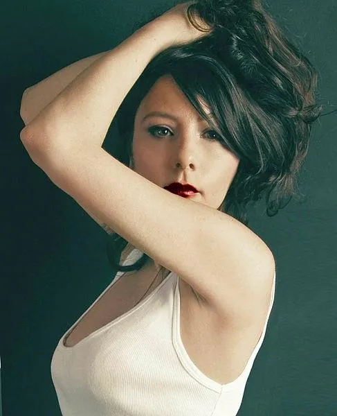 arzu-os-bindigi-taksinin-kurbani-oldu-sofor-goz-gore-gore-gaza-basip-1650395162262.jpeg Arzu Oş bindiği taksinin kurbanı oldu! Şoför göz göre göre gaza basıp...-2