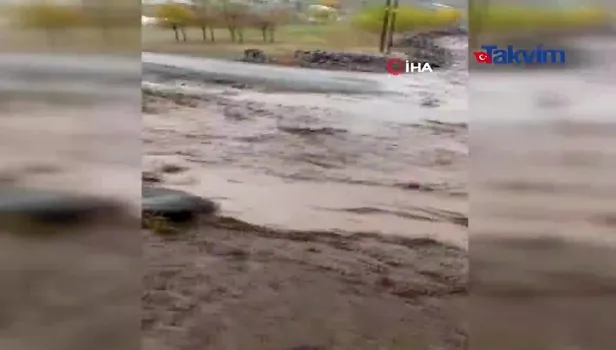 Yağmur, Van Erciş’te sele neden oldu